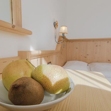 Garni La Dorada Lejlighedshotel Colfosco Værelse billede